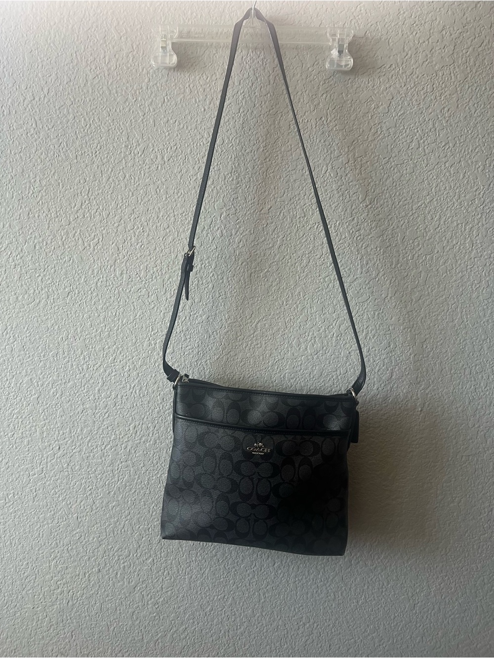 Coach Black Signature Crossbody Bag F29210 rarely used - Picture 2 of 16